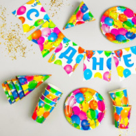 Набор бумажной посуды "С днем рождения", 6 тарелок, 6 стаканов, 6 колпаков, 1 гирлянда купить в Интернет-магазине Мир детства Кострома